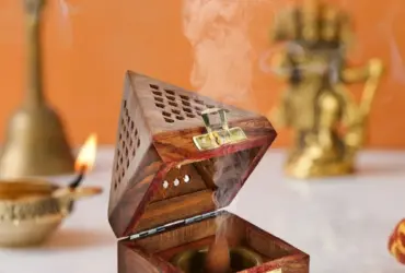 Compact wooden stand for compatible dhoop and sambrani products