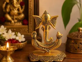 Compact Ganesh decorative plate with antique-gold-coloured finish