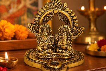 Gold-coloured Lakshmi Ganesh idol composition with ornate arch